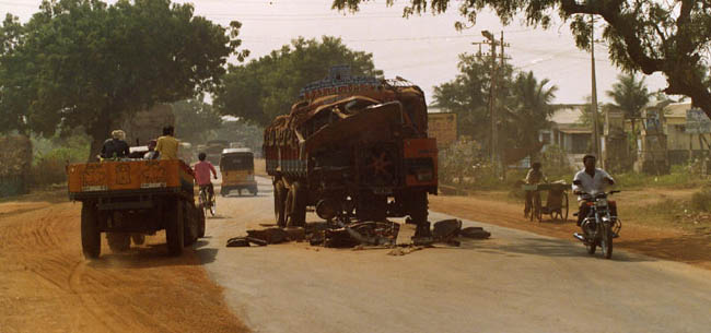 No rush in moving damaged vehicles away from the road